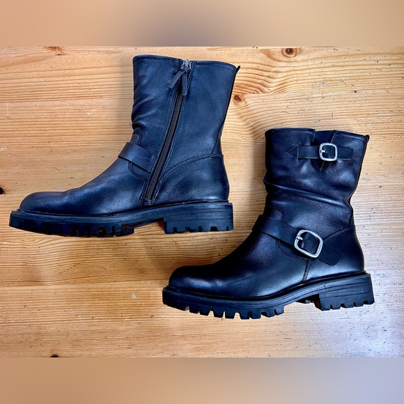 🌟 Sofft Shoes Amberlynn booties, size 7, excellent condition. - Picture 2 of 5